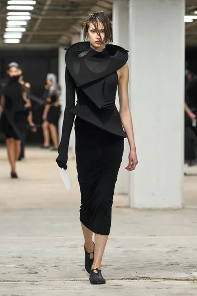 Look 13